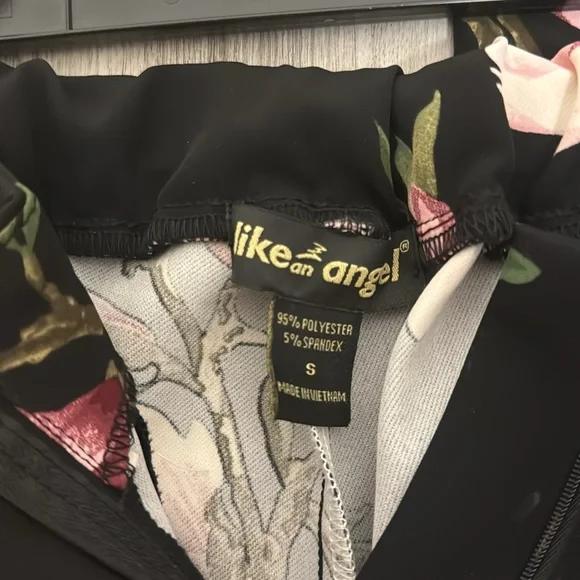 Like an angel floral women’s small pants - Picture 6 of 6